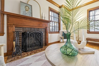 317 SW 42nd St, Des Moines, IA 50312 - photo 4