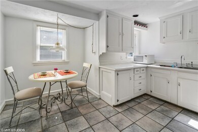 Eat In Kitchen