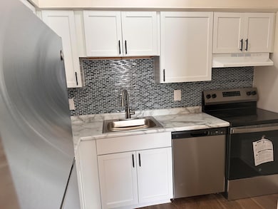 590 Parkview Dr unit 301, Detroit, MI 48214 - photo 3