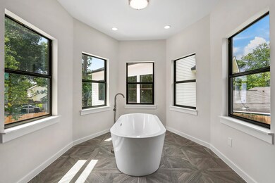 3725 Parkwood Dr, Houston, TX 77021 - photo 7