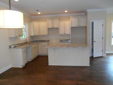 Kitchen w/ granite