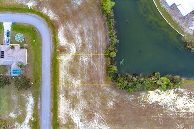 LONG WATER VIEW STRAIGHT DOWN THE CANAL