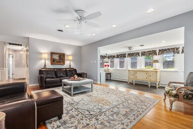 2307 Robincrest Ln, Glenview, IL 60025 - photo 7