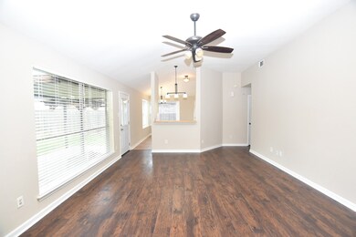 3106 Fox Run Dr, Alvin, TX 77511 - photo 5