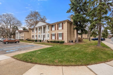 29265 Hayes Rd, Warren, MI 48088 - photo 2