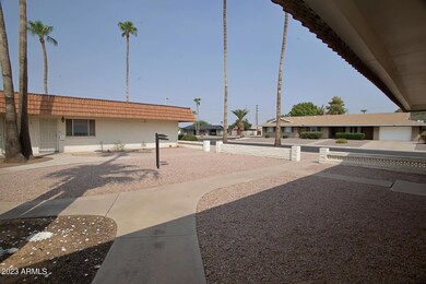 BUTTE_front_courtyard