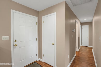 Foyer Storage