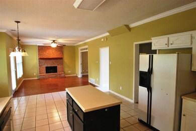 Look at this great open lay out, ready for enterta