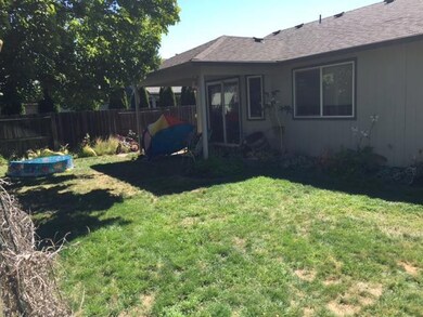 935 Pittview Ave, Central Point, OR 97502 - photo 4