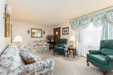 Living Room -5026 Johnstown Rd