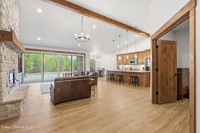 05-Entry and Living Room