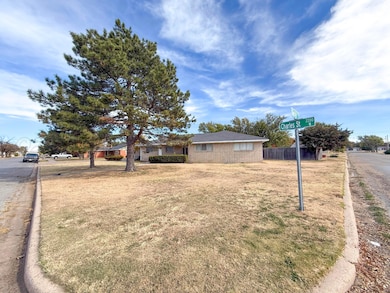 2216 Charles St, Pampa, TX 79065 - photo 3