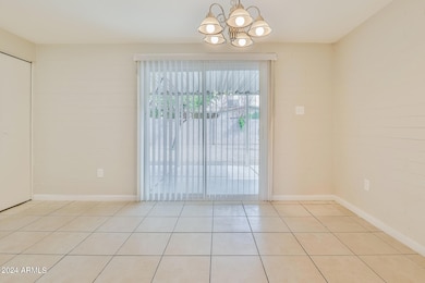 020-photo-dining-room-11958891