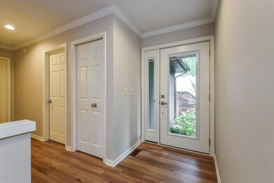 006-Foyer-4908246-large