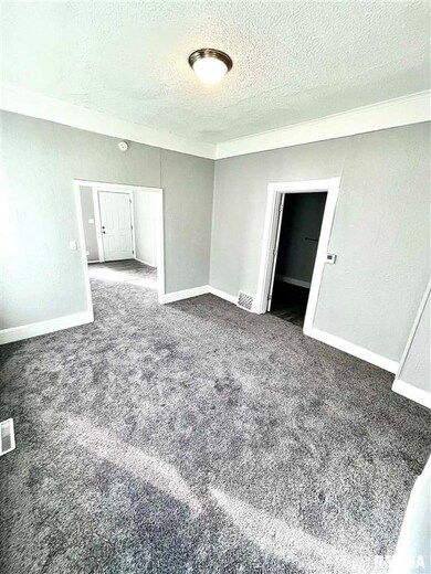 1826 W 8th St, Davenport, IA 52802 - photo 3