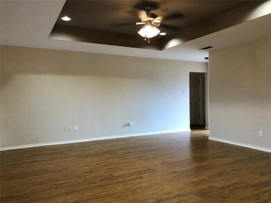 3202 Crockett St, Granbury, TX 76049 - photo 4