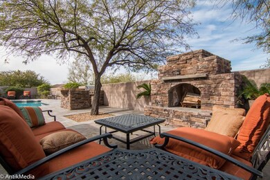 PATIO FIREPLACE LOUNGE