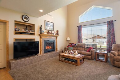 6-web-or-mls-5942CunninghamCt_INT_Print-