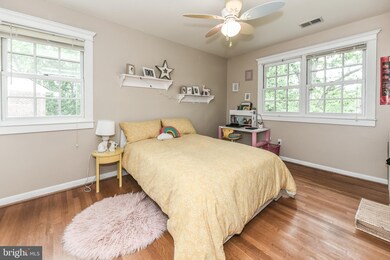 1327 Deep Run Ln, Reston, VA 20190 - photo 2