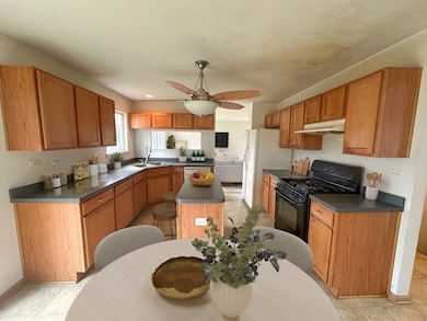 unlisted-address, Round Lake, IL 60073 - photo 4