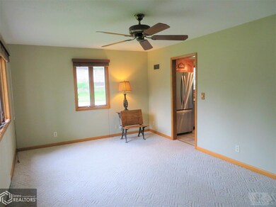 111 N 18th St, Marshalltown, IA 50158 - photo 4