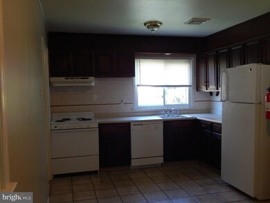 77 Baldwin Ln, Willingboro, NJ 08046 - photo 2