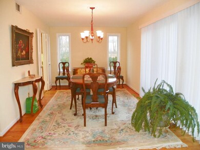 11206 Wedge Dr, Reston, VA 20190 - photo 5