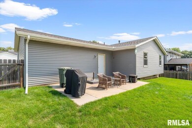 1433 W 48th St, Davenport, IA 52806 - photo 4