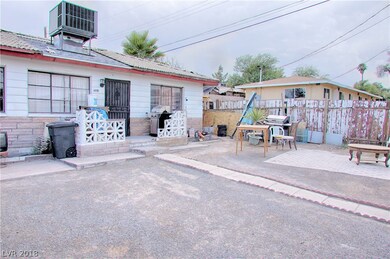 Large front yard area with lots of room entertaini