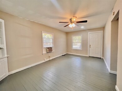 2312 Clover Ave, Bay City, TX 77414 - photo 2