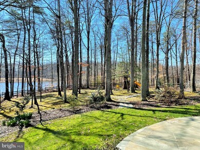 9399 Crosspointe Dr, Fairfax Station, VA 22039 - photo 2