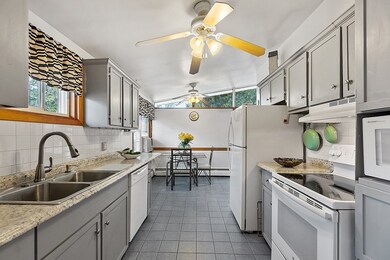 25 Maple St, Hudson, MA 01749 - photo 5