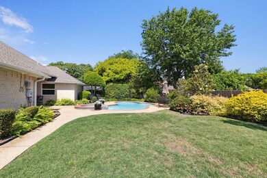 110 Marseille Dr, Hurst, TX 76054 - photo 3