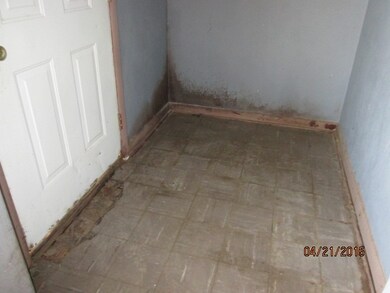 810 W Doggett St, Windfall, IN 46076 - photo 5