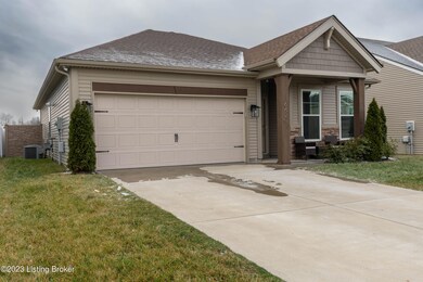 6420 Oak Village Dr, Louisville, KY 40228 - photo 3