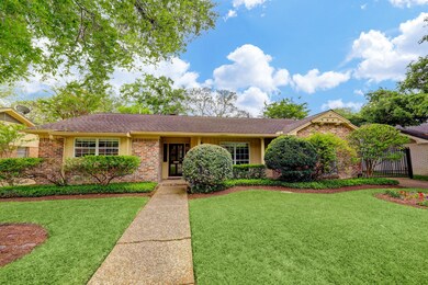 10011 Overbrook Ln, Houston, TX 77042 - photo 2