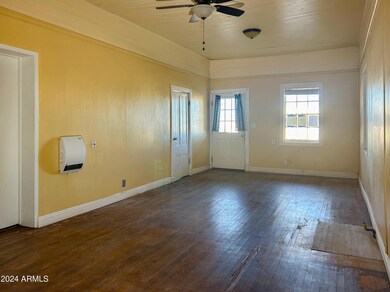 6 Interior