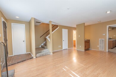 7817 Bateman Ln unit 7817, Houston, TX 77088 - photo 5