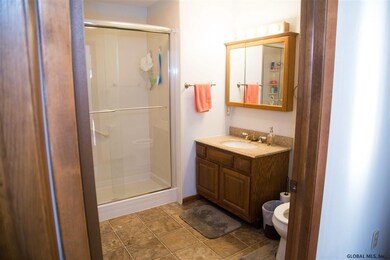 1912 Cambridge Manor Dr, Schenectady, NY 12302 - photo 4