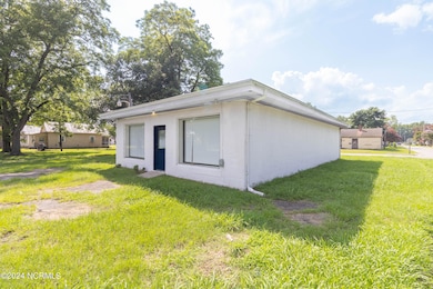1111 N Oakum St-003