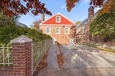 945 E 222nd St, Bronx, NY 10469 - photo 4