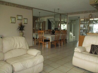 334 Camden N, West Palm Beach, FL 33417 - photo 4