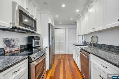 Palisades unit 1610, Fort Lee, NJ 07024 - photo 6