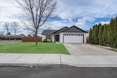 3104 SW Peridot Ave, Redmond, OR 97756 - photo 2