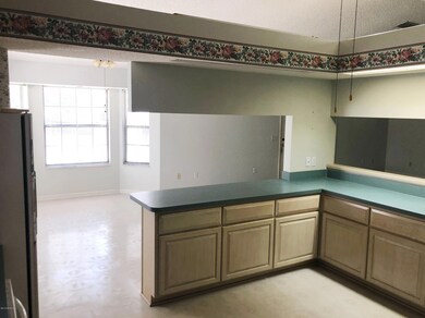 6KITCHEN TO DINING