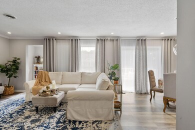 1602 Cambridge Manor Dr, Schenectady, NY 12302 - photo 7