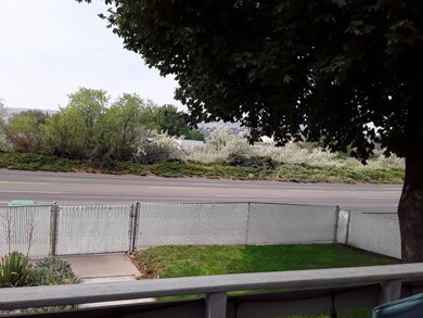 427 N Crater Lake Pkwy, Klamath Falls, OR 97601 - photo 7