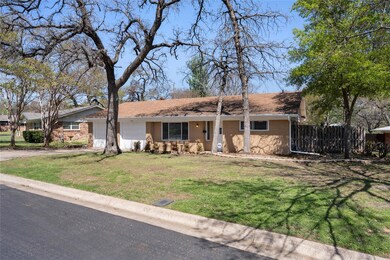 904 Trailwood Dr, Hurst, TX 76053 - photo 2