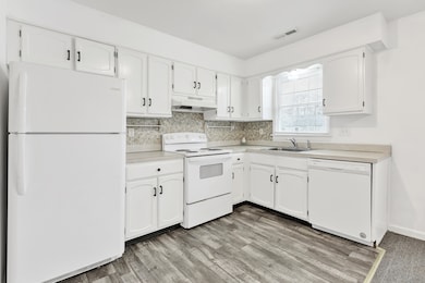 105 Carriage Path S unit 105 Carriage Path So, Milford, CT 06460 - photo 2