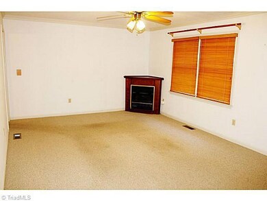 793 Rockcliff Ct, Asheboro, NC 27205 - photo 2